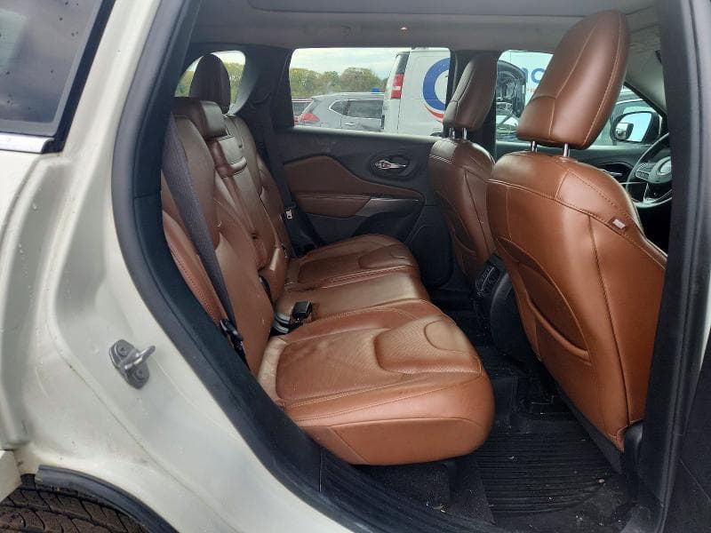 2019 JEEP CHEROKEE OVERLAND 11