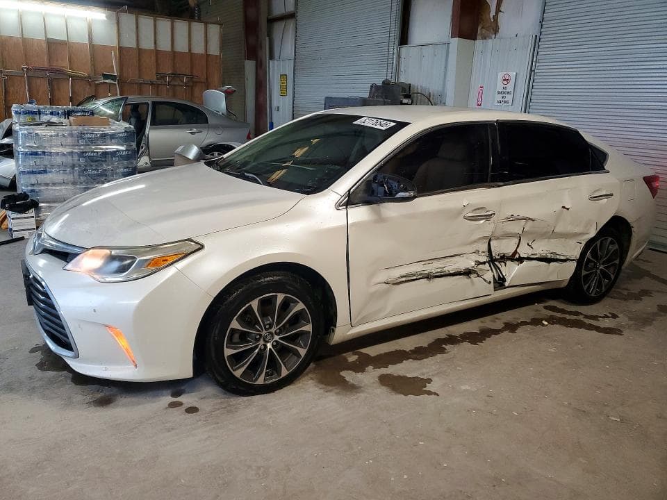 2016 TOYOTA AVALON XLE 1