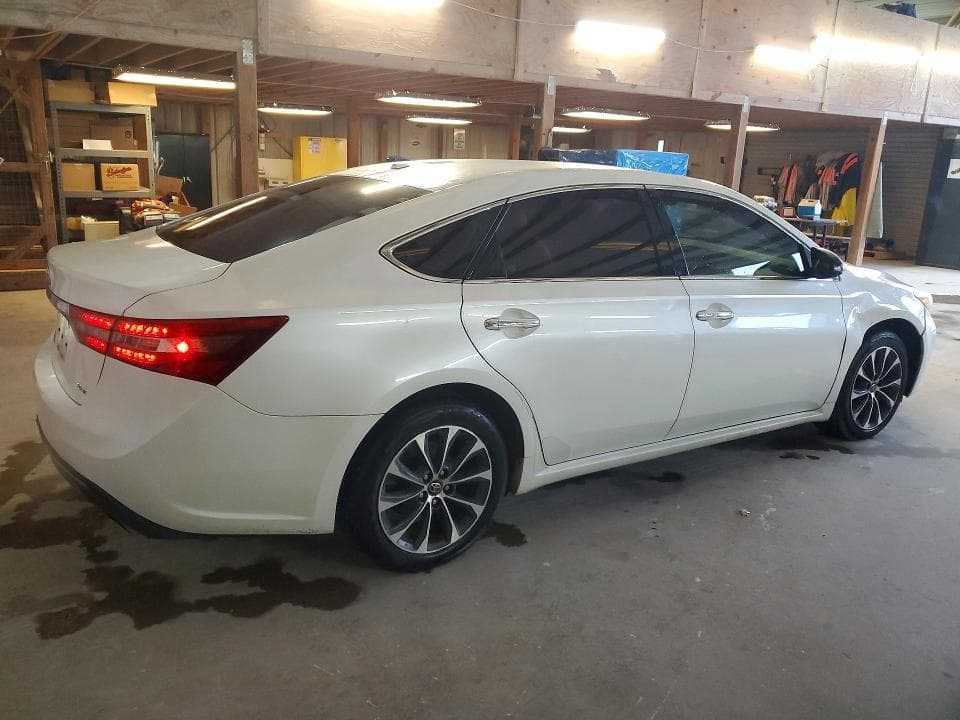 2016 TOYOTA AVALON XLE 3