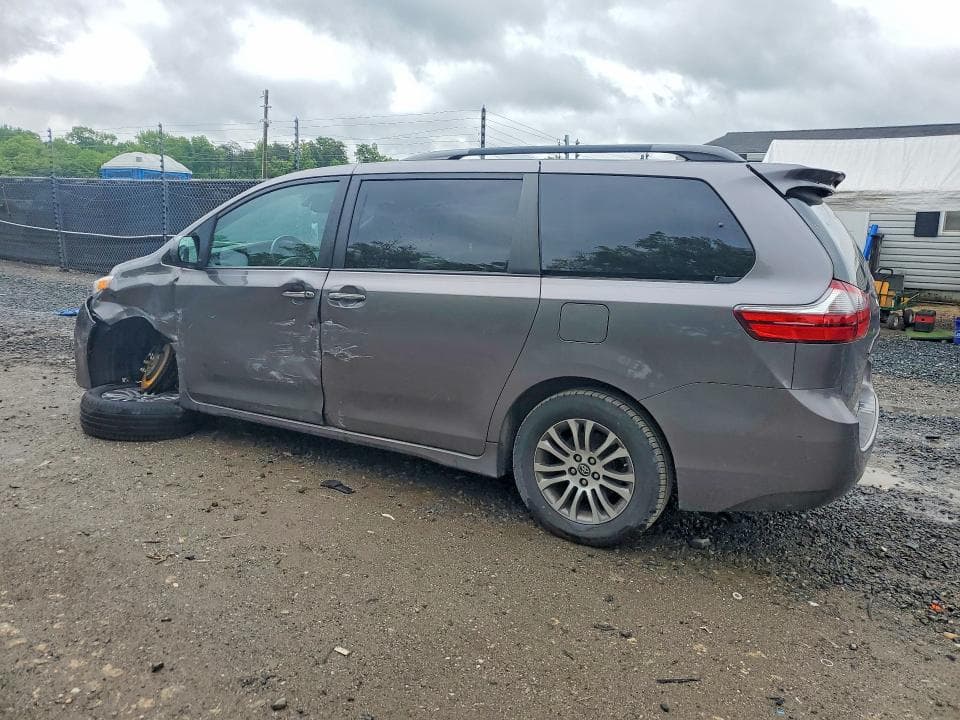 2020 TOYOTA SIENNA XLE 8-PASSENGER 2