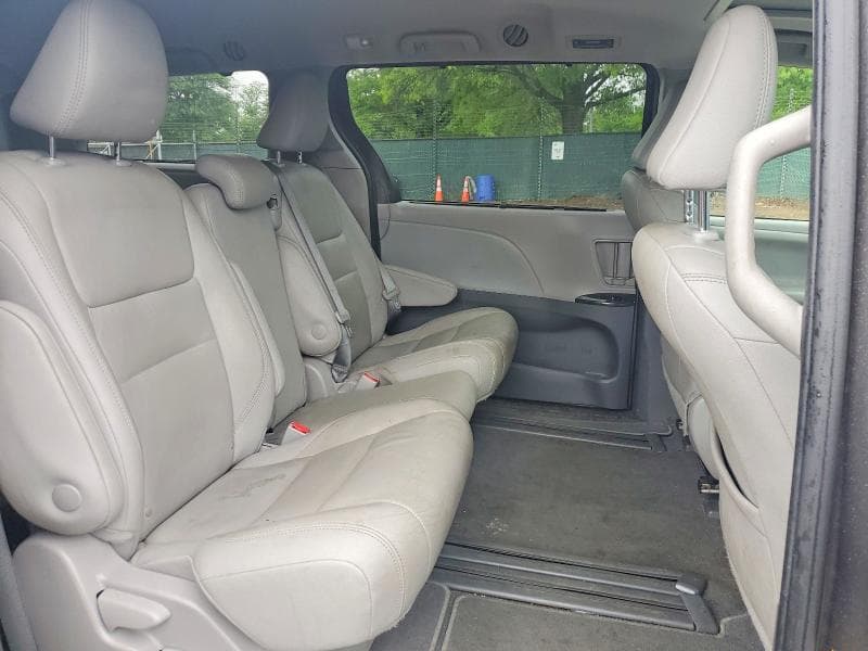 2020 TOYOTA SIENNA XLE 8-PASSENGER 11
