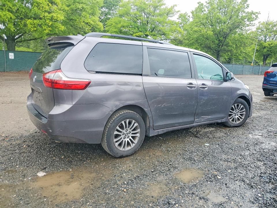 2020 TOYOTA SIENNA XLE 8-PASSENGER 3