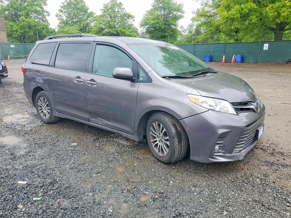 2020 TOYOTA SIENNA XLE 8-PASSENGER 4