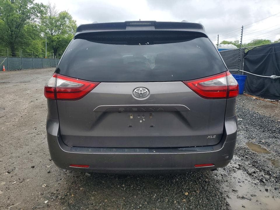 2020 TOYOTA SIENNA XLE 8-PASSENGER 6
