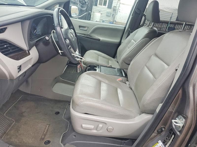 2020 TOYOTA SIENNA XLE 8-PASSENGER 7