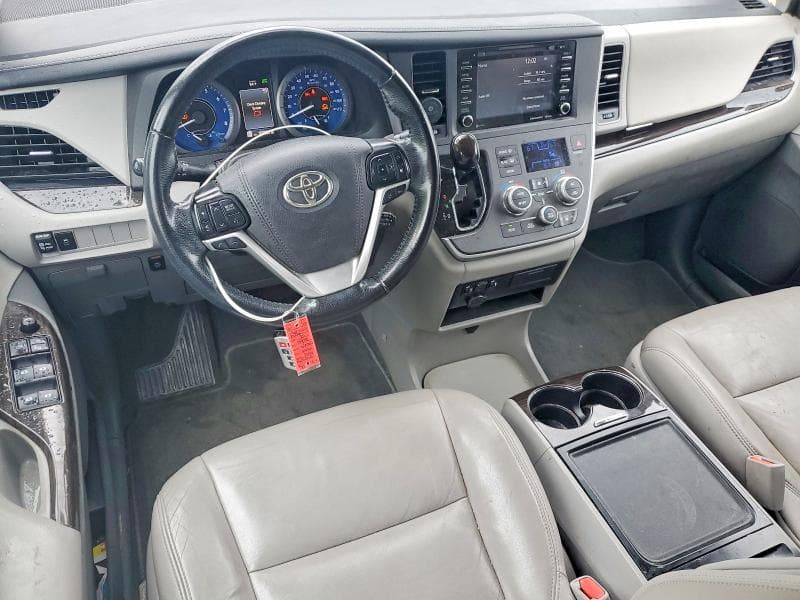 2020 TOYOTA SIENNA XLE 8-PASSENGER 8