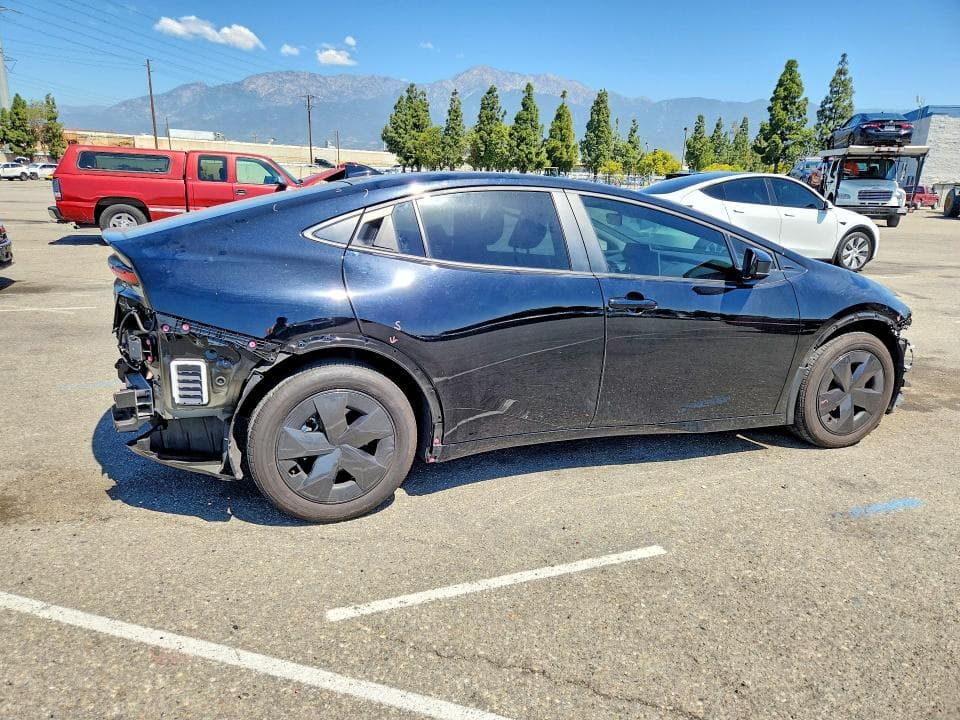 2024 TOYOTA PRIUS LE 3