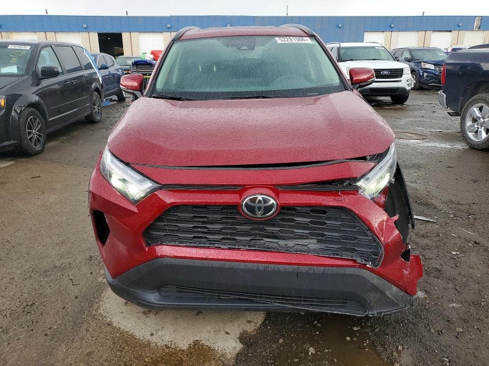 2025 TOYOTA RAV4 XLE 5