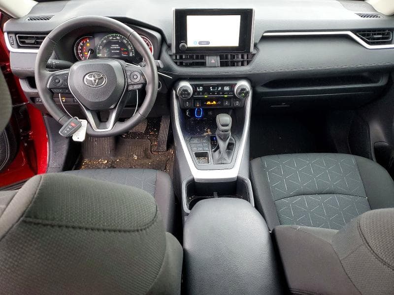 2025 TOYOTA RAV4 XLE 8