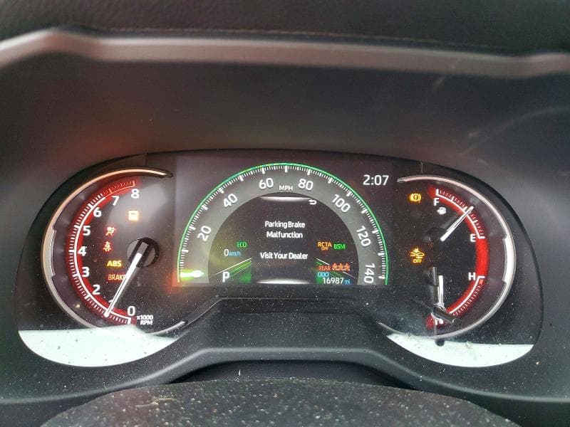 2025 TOYOTA RAV4 XLE 9