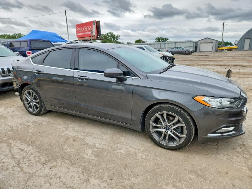 2017 FORD FUSION SE 4