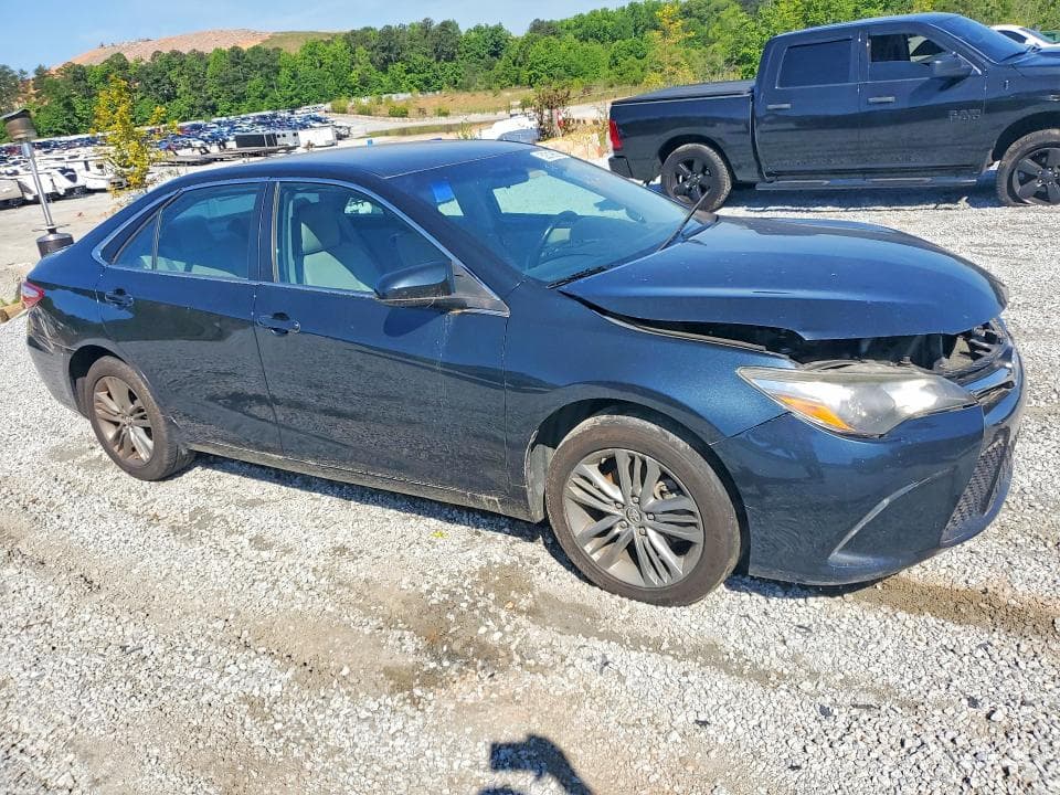 2017 TOYOTA CAMRY SE 4