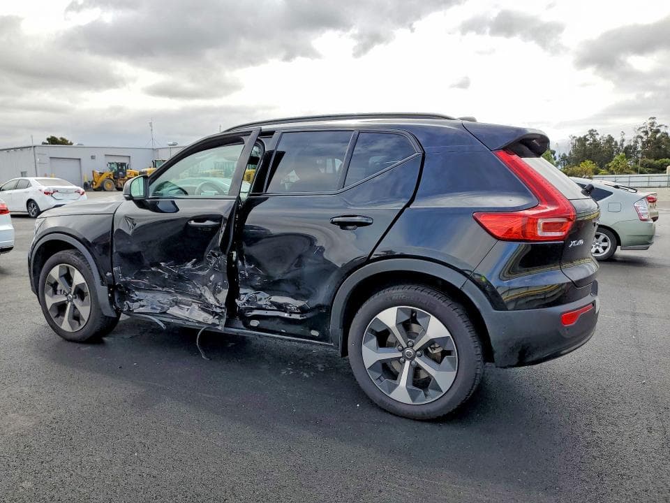 2025 VOLVO XC40 PLUS 2