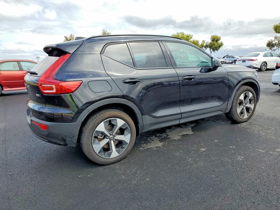 2025 VOLVO XC40 PLUS 3