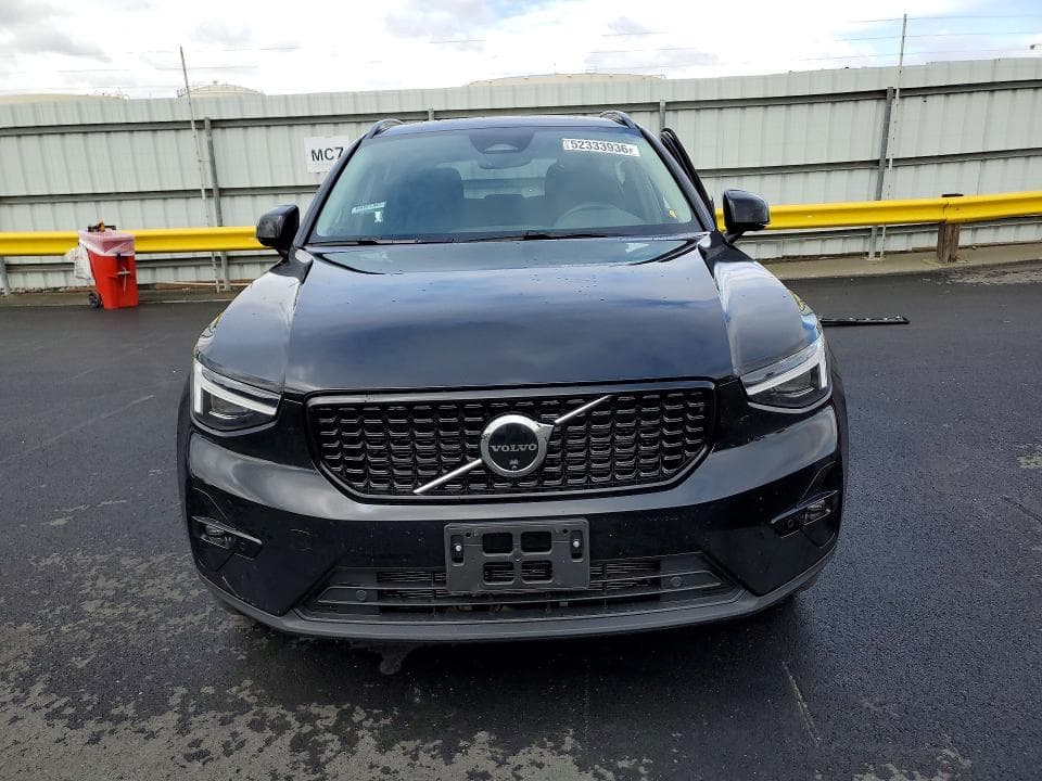 2025 VOLVO XC40 PLUS 5