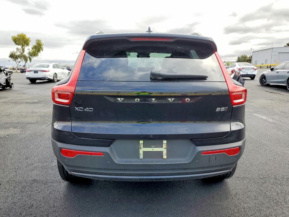 2025 VOLVO XC40 PLUS 6