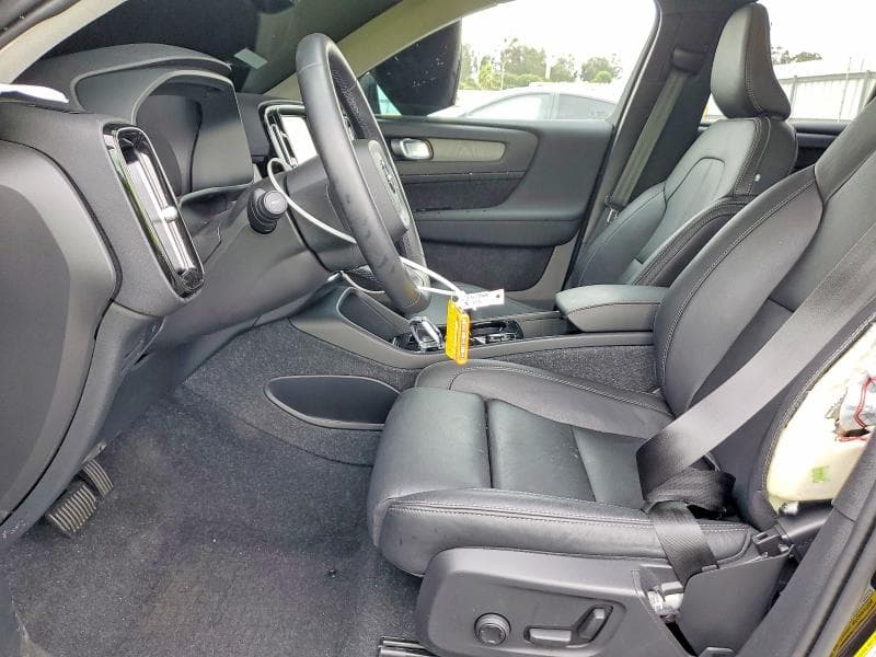 2025 VOLVO XC40 PLUS 7