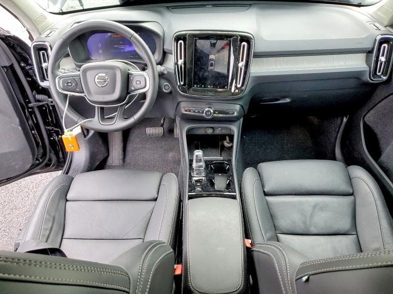2025 VOLVO XC40 PLUS 8