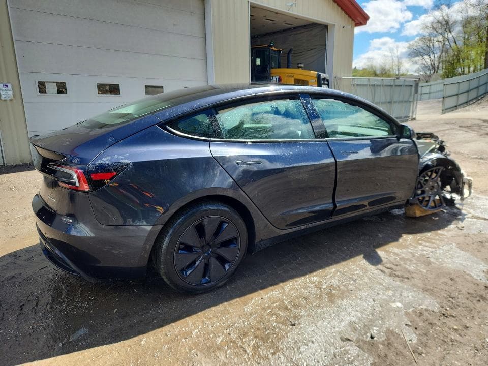 2025 TESLA MODEL 3 3