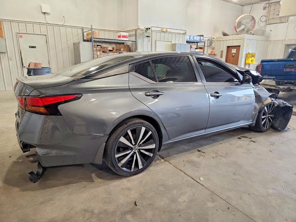 2022 NISSAN ALTIMA SR 3