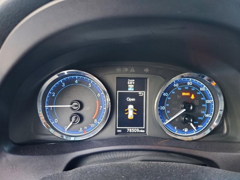 2018 TOYOTA COROLLA SE 9
