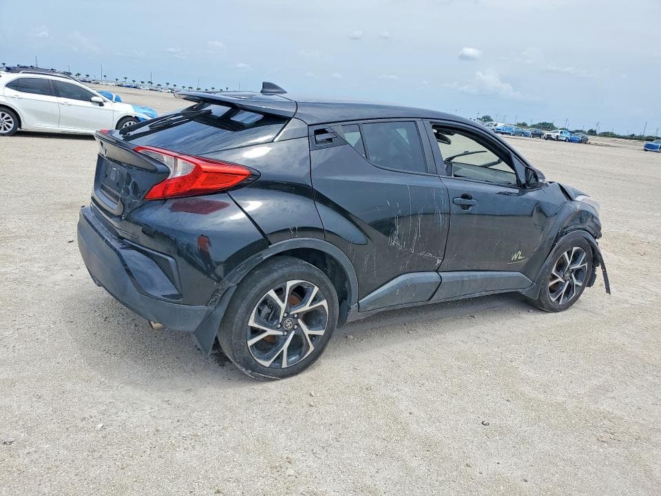 2018 TOYOTA C-HR XLE XLE 4