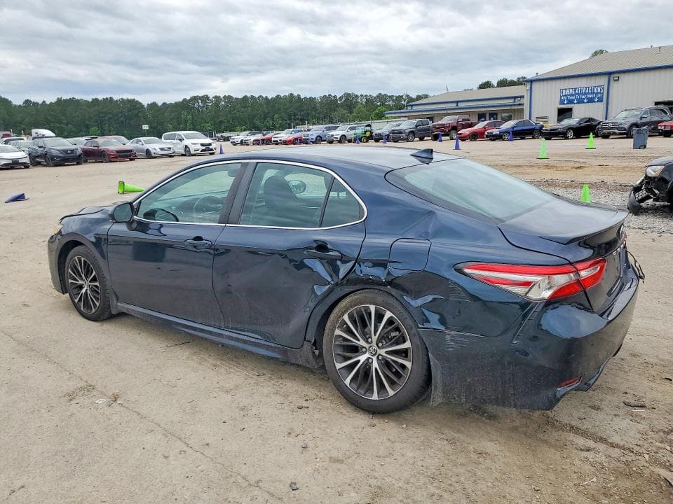 2019 TOYOTA CAMRY SE 2