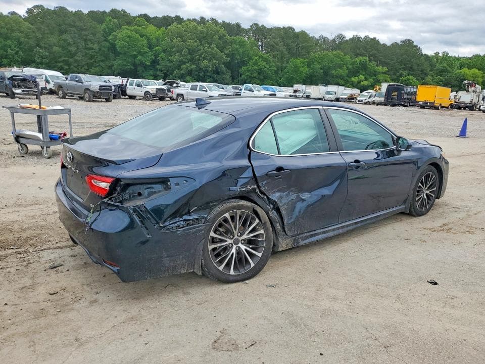2019 TOYOTA CAMRY SE 3