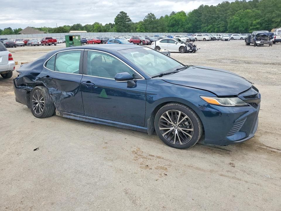 2019 TOYOTA CAMRY SE 4