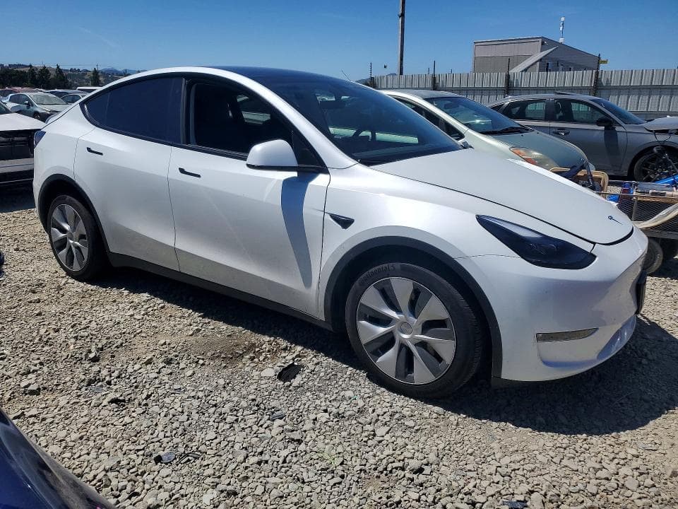 2023 TESLA MODEL Y 4