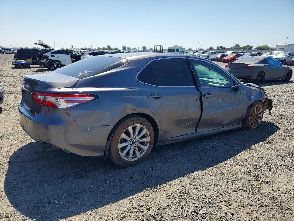 2018 TOYOTA CAMRY LE 3