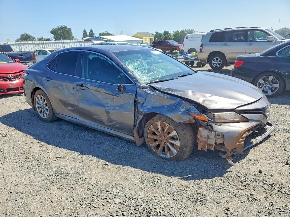 2018 TOYOTA CAMRY LE 4