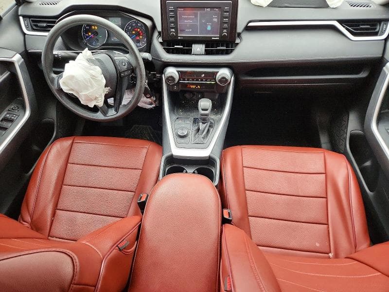 2020 TOYOTA RAV4 LE LE 8