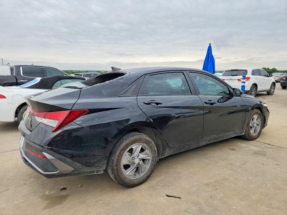 2024 HYUNDAI ELANTRA SE SE 3