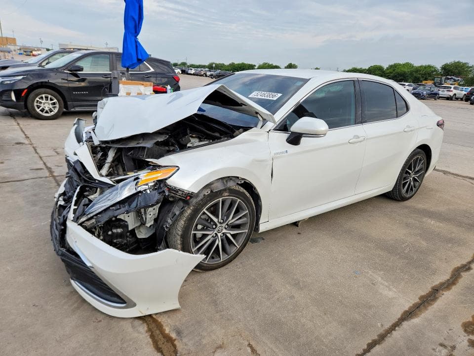 2021 TOYOTA CAMRY XLE - 1