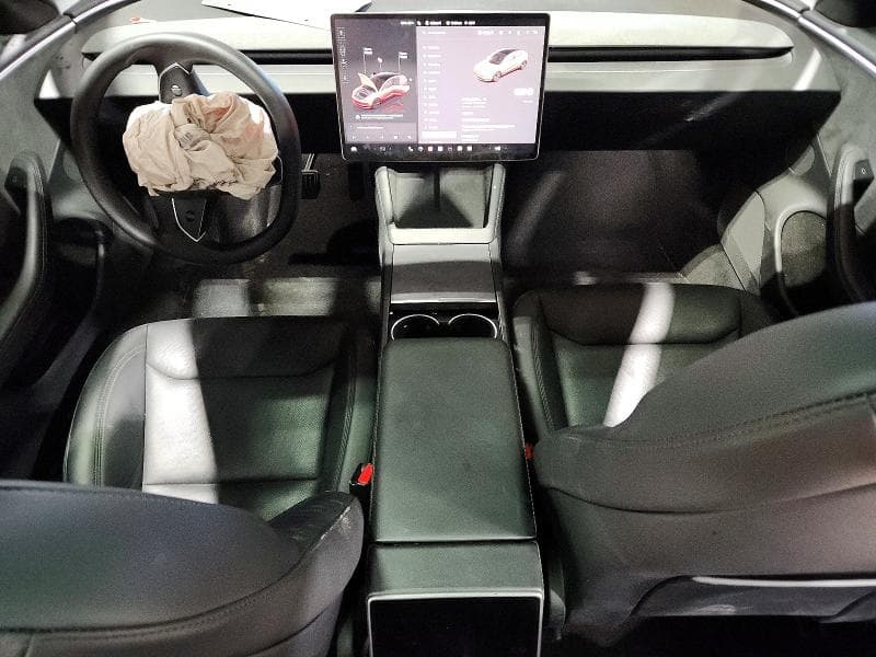 2025 TESLA MODEL 3 8