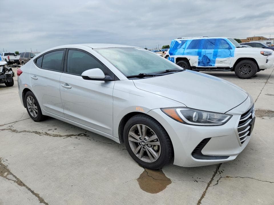 2017 HYUNDAI ELANTRA SE SE 4