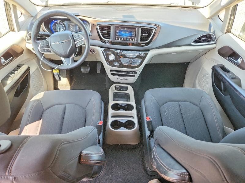 2019 CHRYSLER PACIFICA L L 8