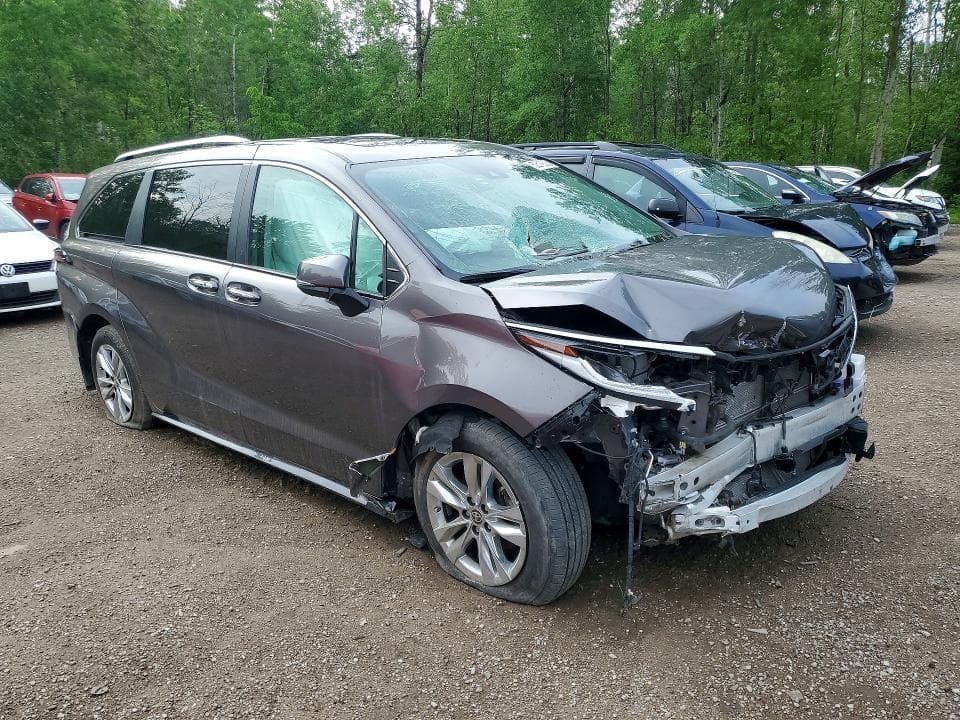 2022 TOYOTA SIENNA LE LE 5