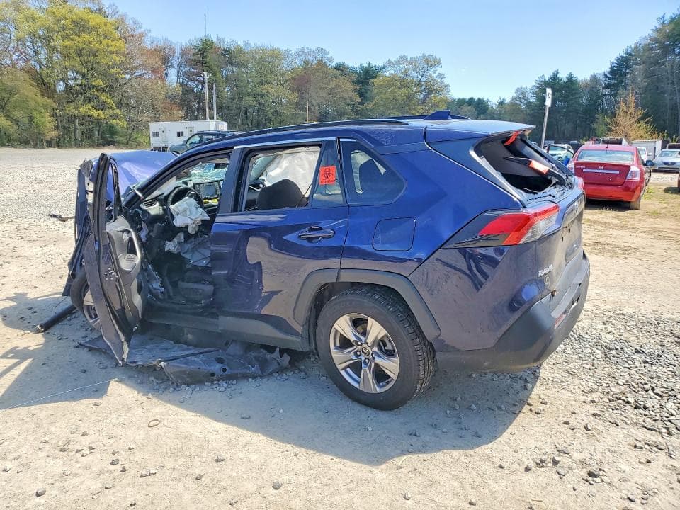 2022 TOYOTA RAV4 XLE 2