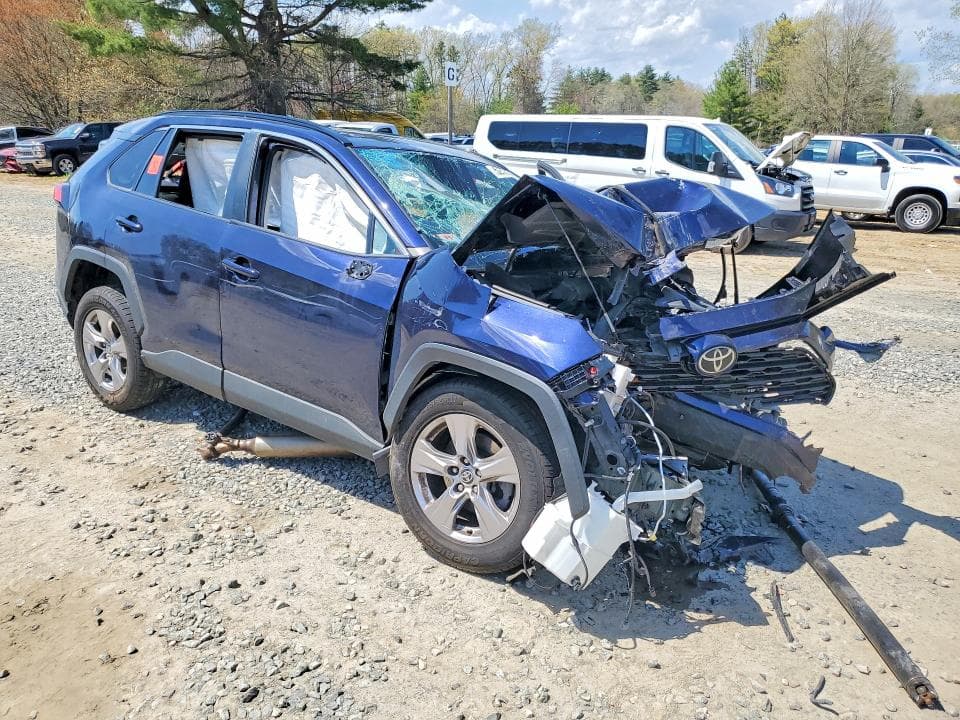 2022 TOYOTA RAV4 XLE 4