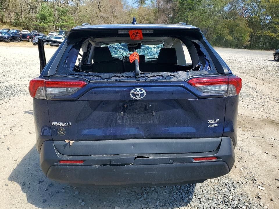 2022 TOYOTA RAV4 XLE 6