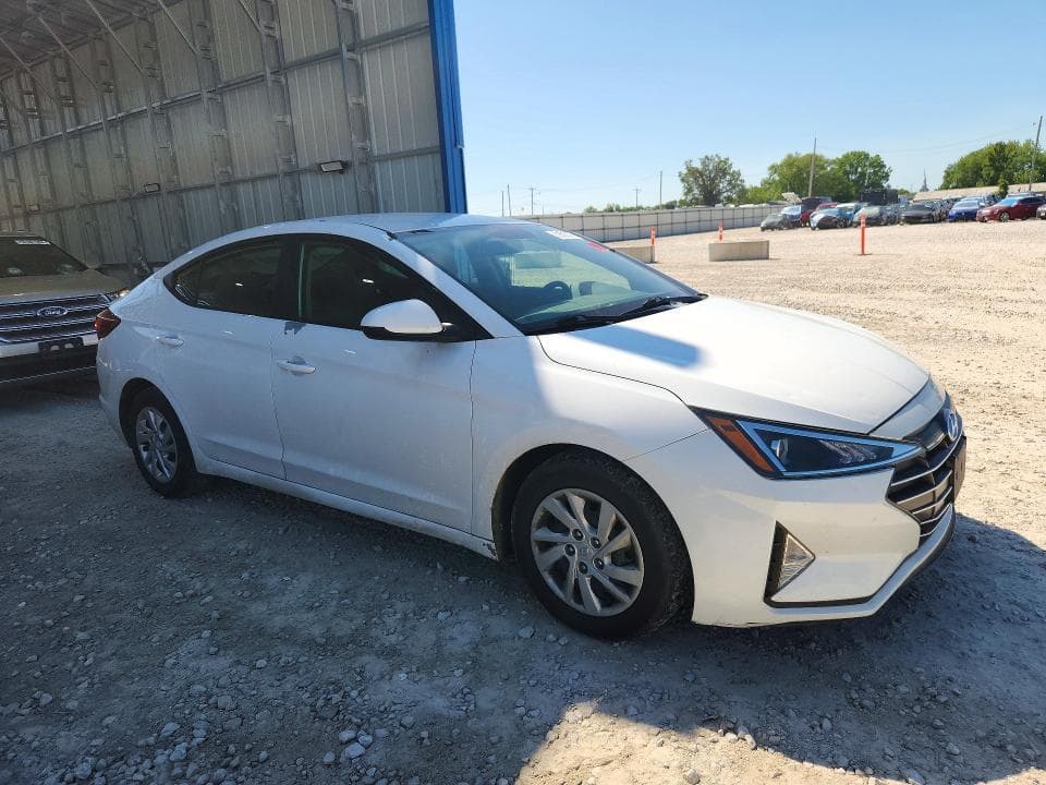 2019 HYUNDAI ELANTRA SE 4