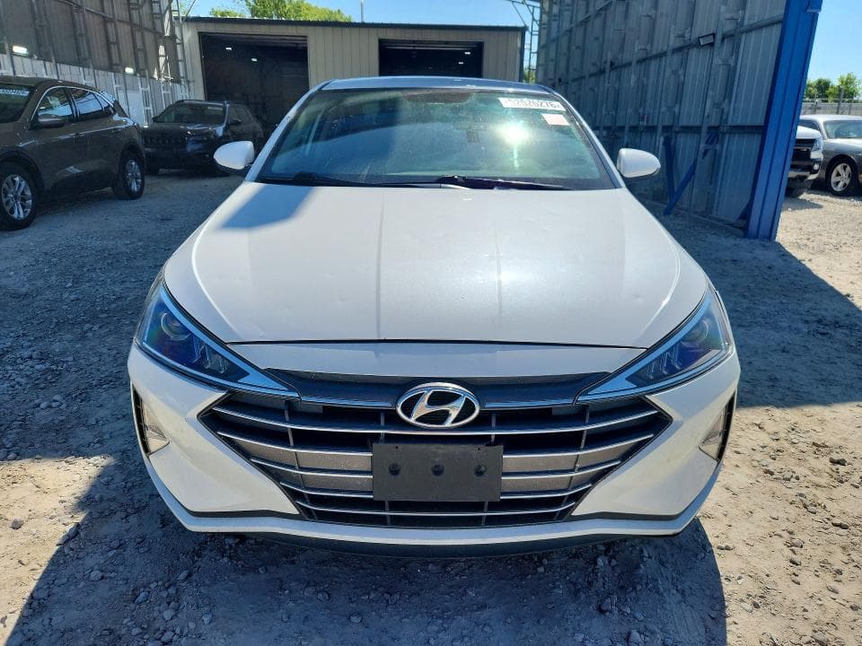 2019 HYUNDAI ELANTRA SE 5