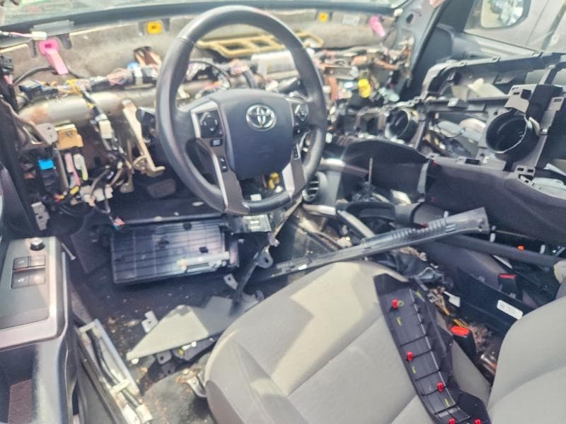 2018 TOYOTA TACOMA SR5 V6 SR5 V6 8