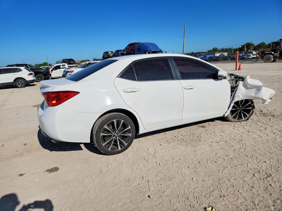 2018 TOYOTA COROLLA SE 3