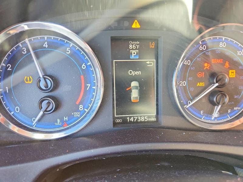 2018 TOYOTA COROLLA SE 9