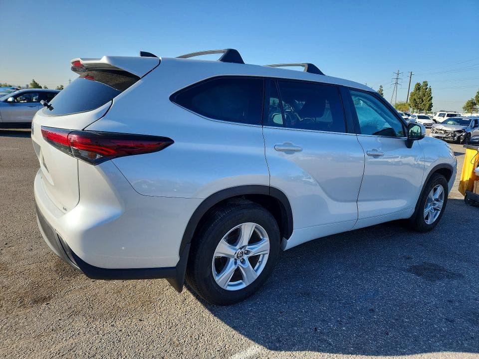 2024 TOYOTA HIGHLANDER LE 3