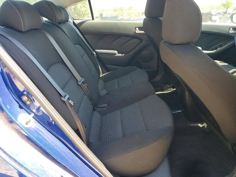 2017 KIA FORTE LX 10