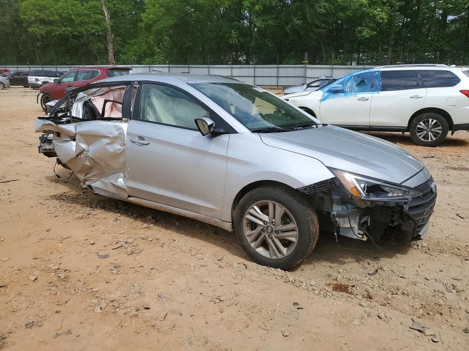 2019 HYUNDAI ELANTRA SEL 4